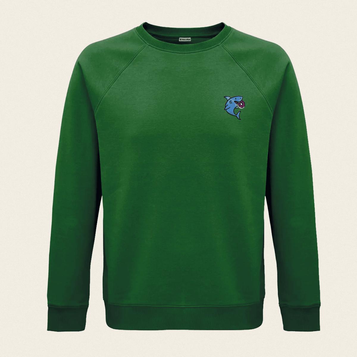 Bio Sweatshirt - Snack Attack in Waldgrün - Paw & Pixel Stickdesign