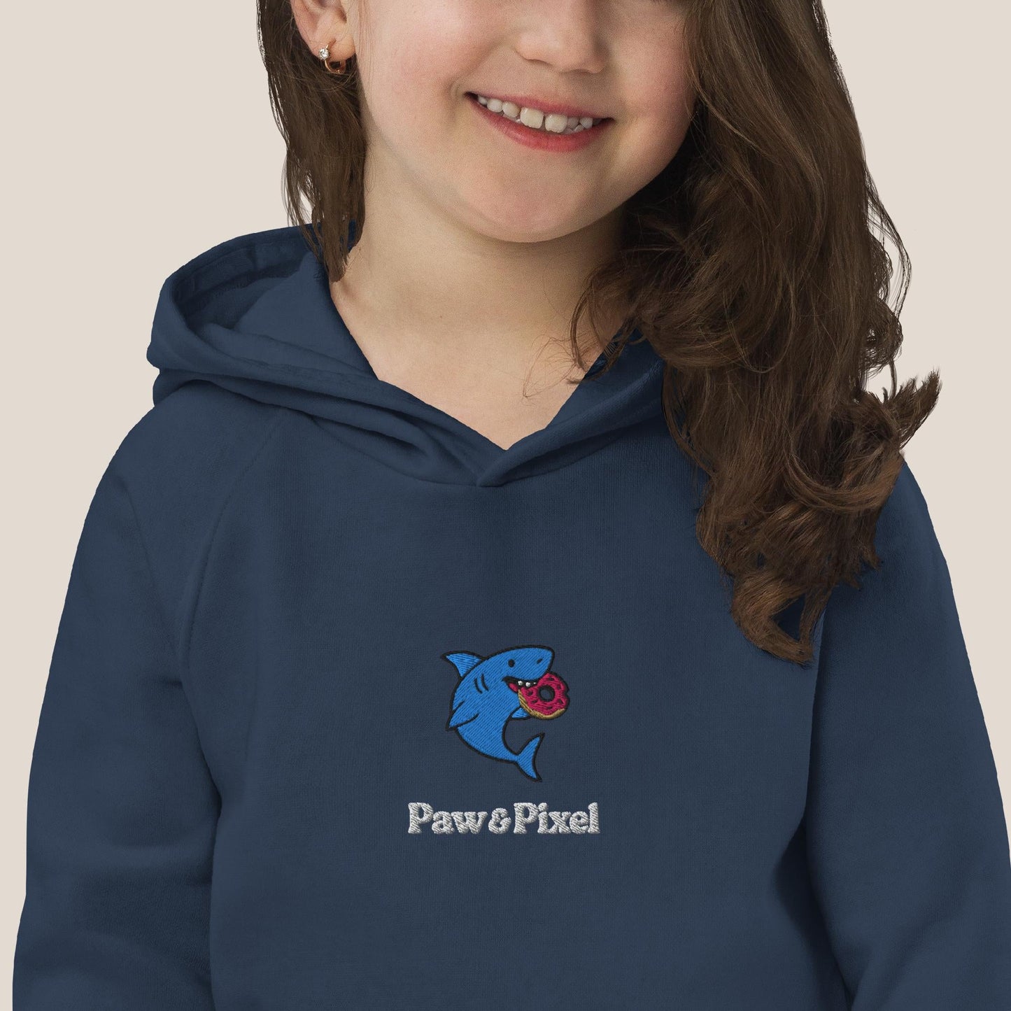 Kinder Bio Hoodie - Snack Attack in Marineblau - Paw & Pixel Stickdesign