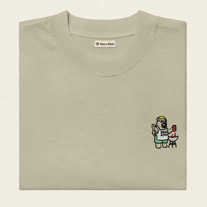 Oversized T-Shirt - BBQ Bär in Eukalyptusgrün - Paw & Pixel Stickdesign
