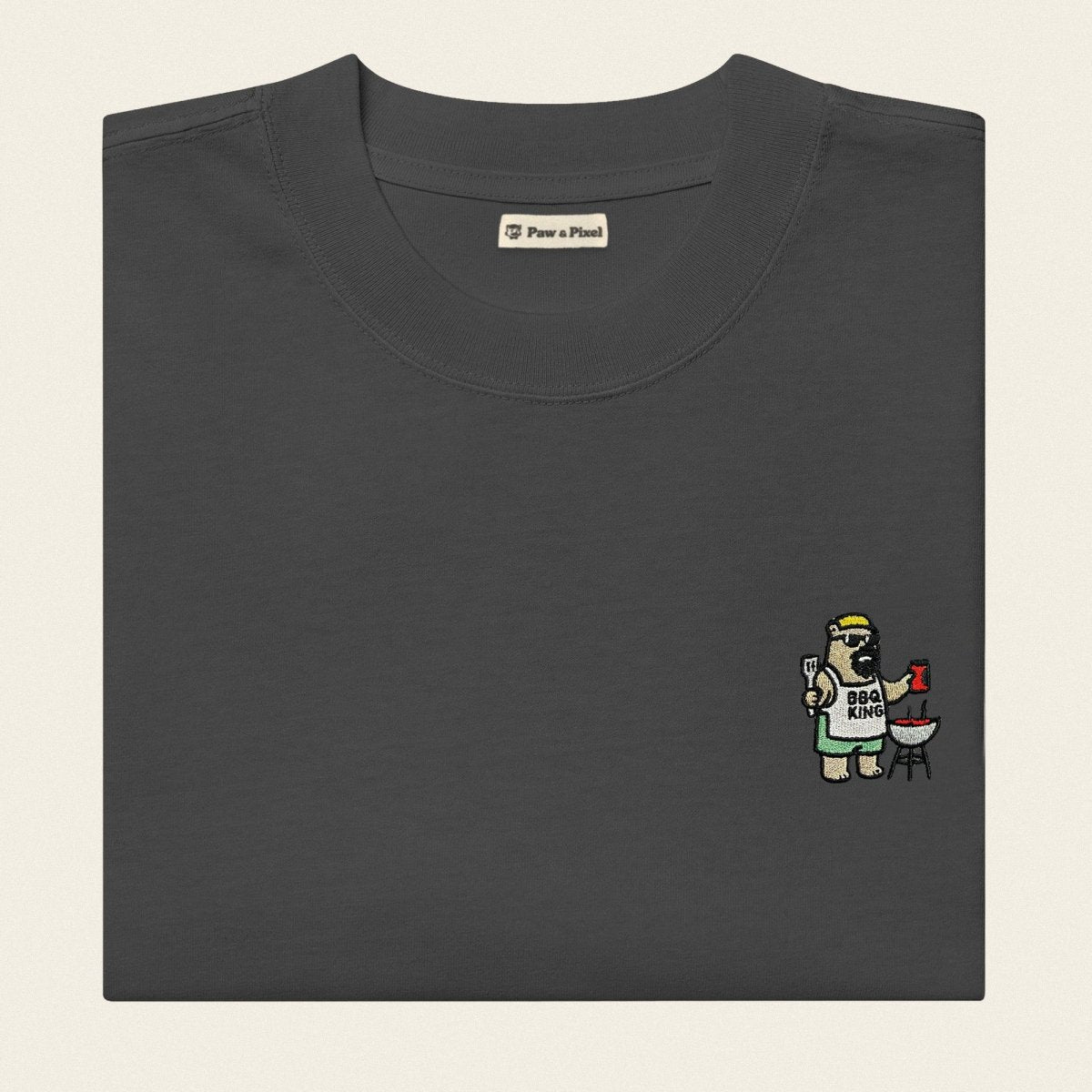 Oversized T-Shirt - BBQ Bär in Schwarz - Paw & Pixel Stickdesign
