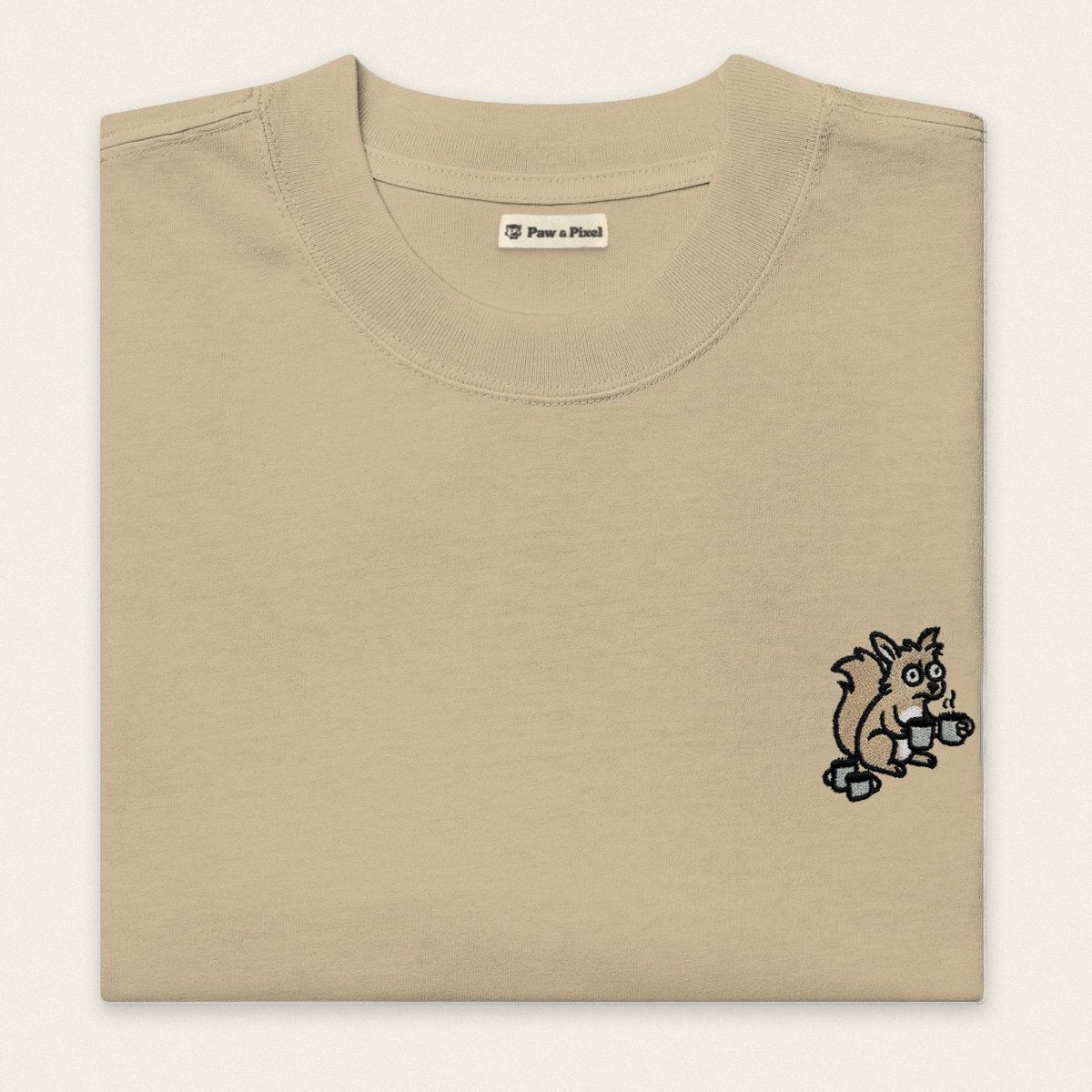 Oversized T-Shirt - Coffee Junkie in Khaki - Paw & Pixel Stickdesign