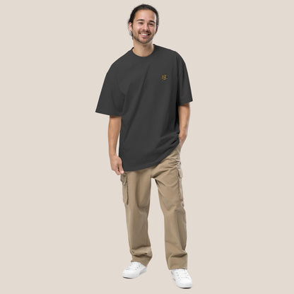 Oversized T-Shirt - Coffee Junkie in Schwarz (verwaschen) - Paw & Pixel Stickdesign