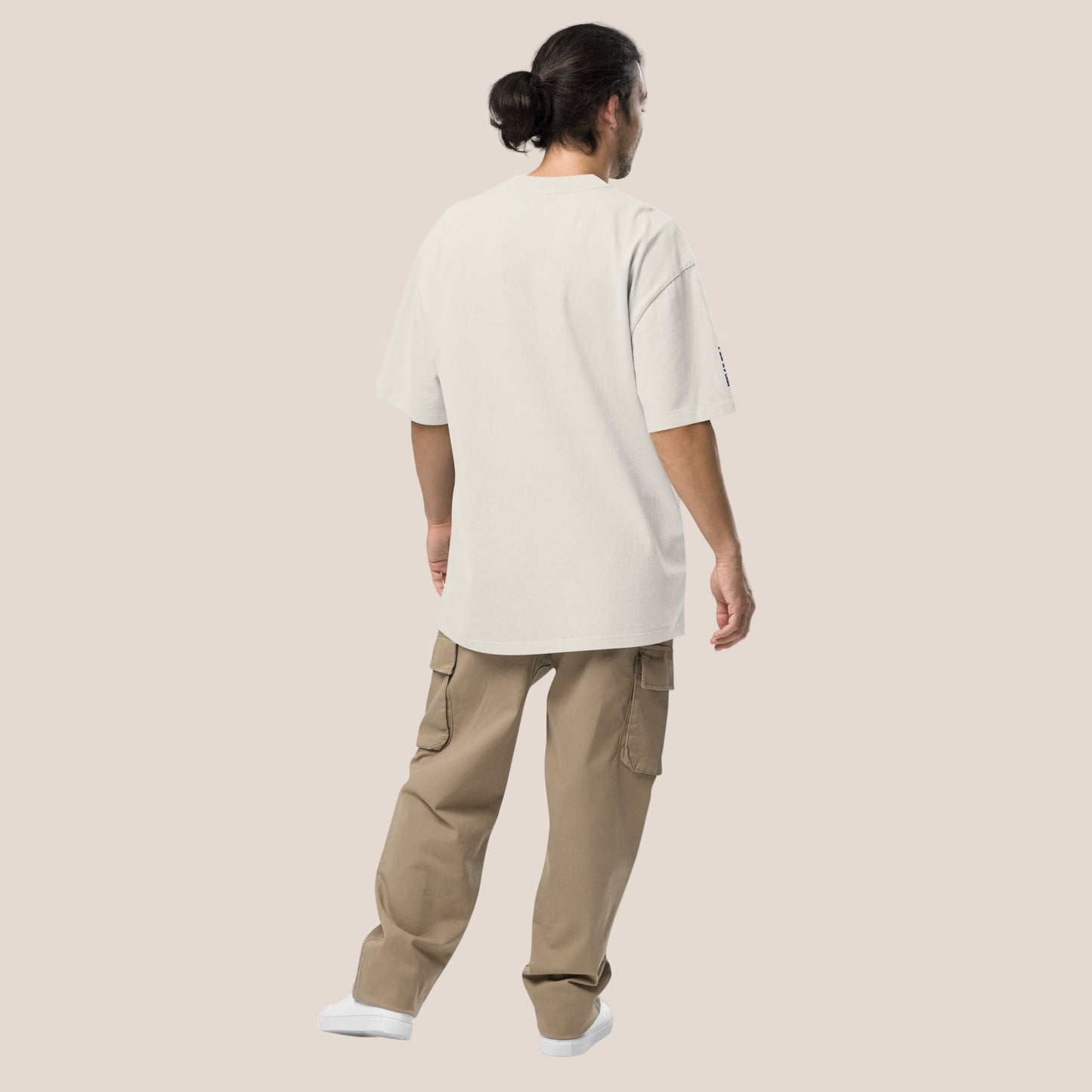 Oversized T-Shirt - Coffee Junkie in Schwarz (verwaschen) - Paw & Pixel Stickdesign