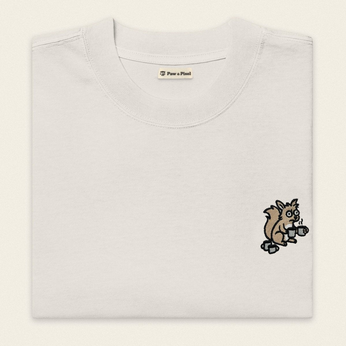 Oversized T-Shirt - Coffee Junkie in Weiß - Paw & Pixel Stickdesign