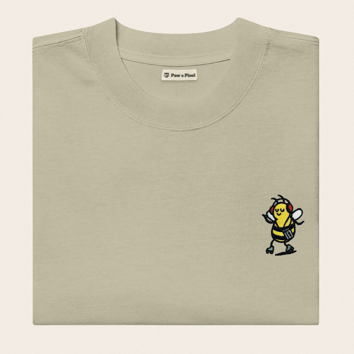 Oversized T-Shirt - Groovy Bee in Eukalyptusgrün - Paw & Pixel Stickdesign