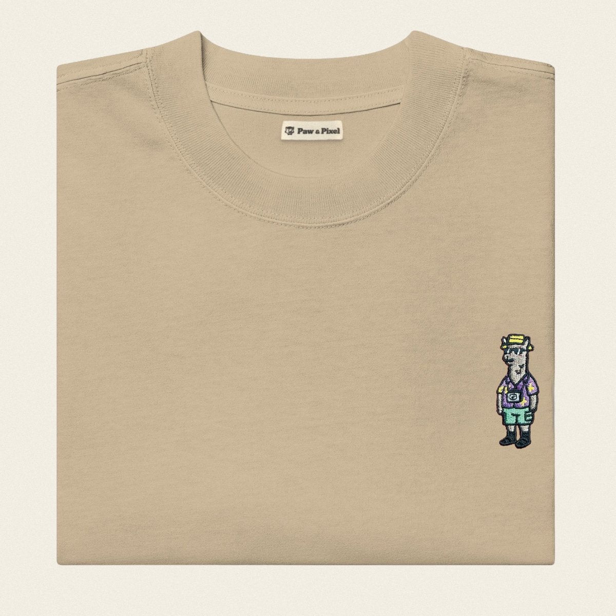 Oversized T-Shirt - Llama on Tour in Khaki - Paw & Pixel Stickdesign
