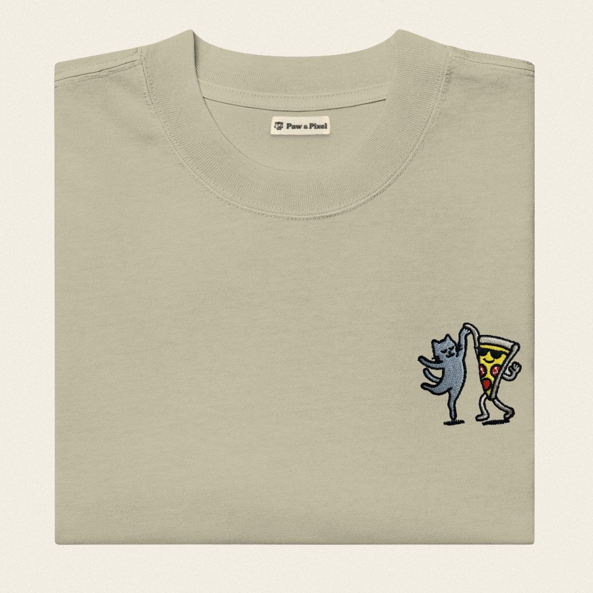 Oversized T-Shirt - Party Cat in Eukalyptusgrün - Paw & Pixel Stickdesign