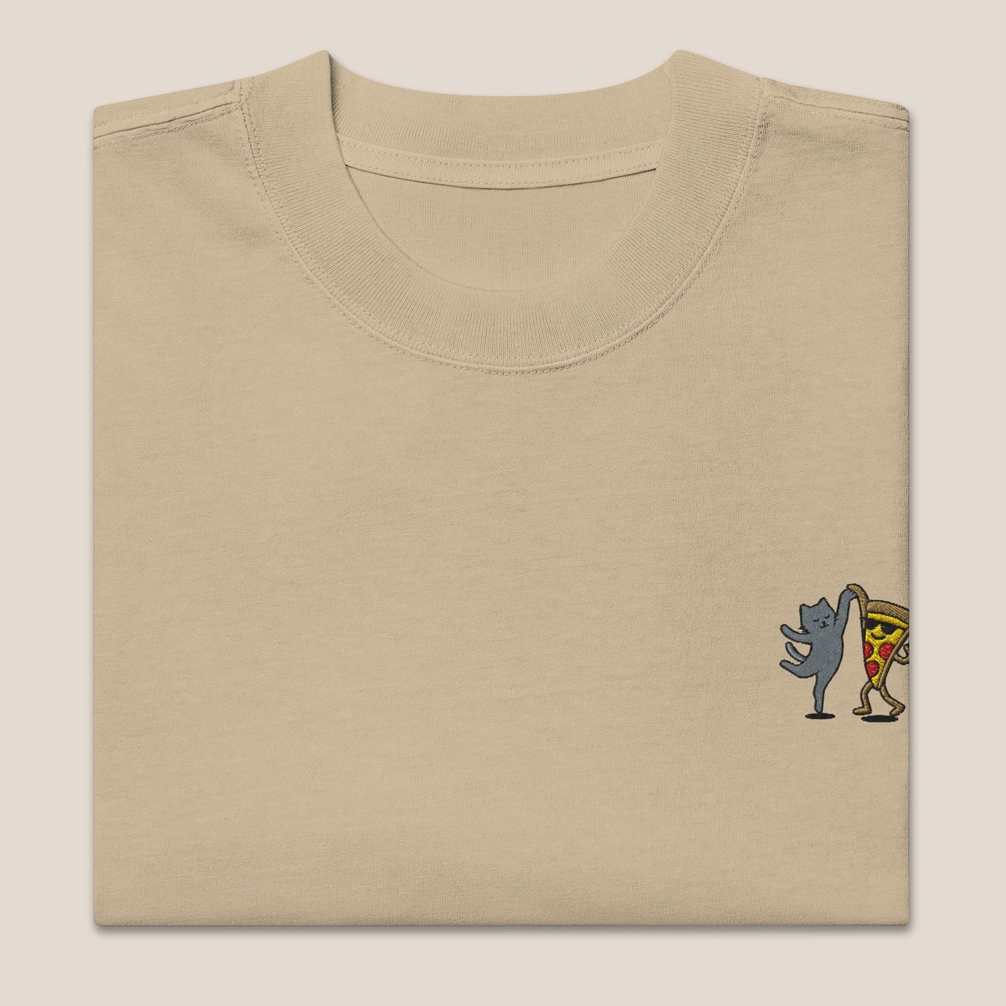 Oversized T-Shirt - Party Cat in Khaki (verwaschen) - Paw & Pixel Stickdesign