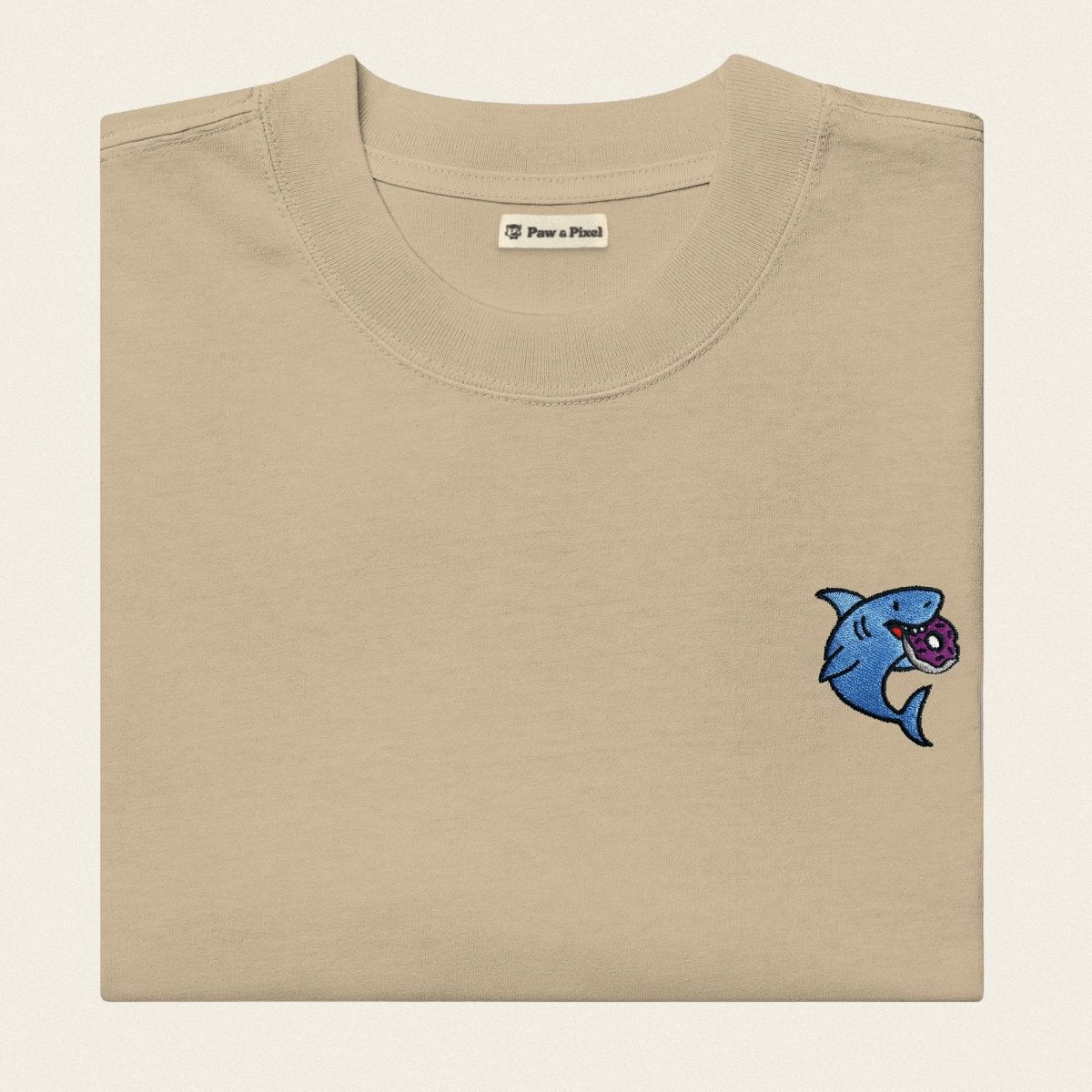 Oversized T-Shirt - Snack Attack in Khaki - Paw & Pixel Stickdesign