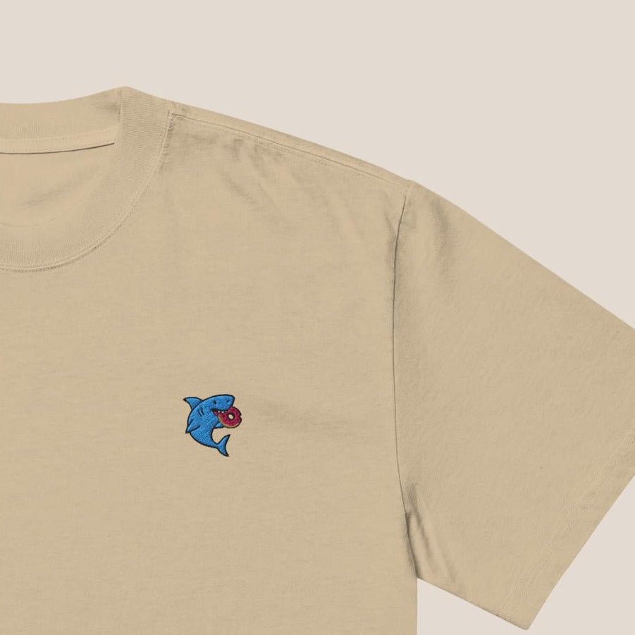 Oversized T-Shirt - Snack Attack in Schwarz (verwaschen) - Paw & Pixel Stickdesign