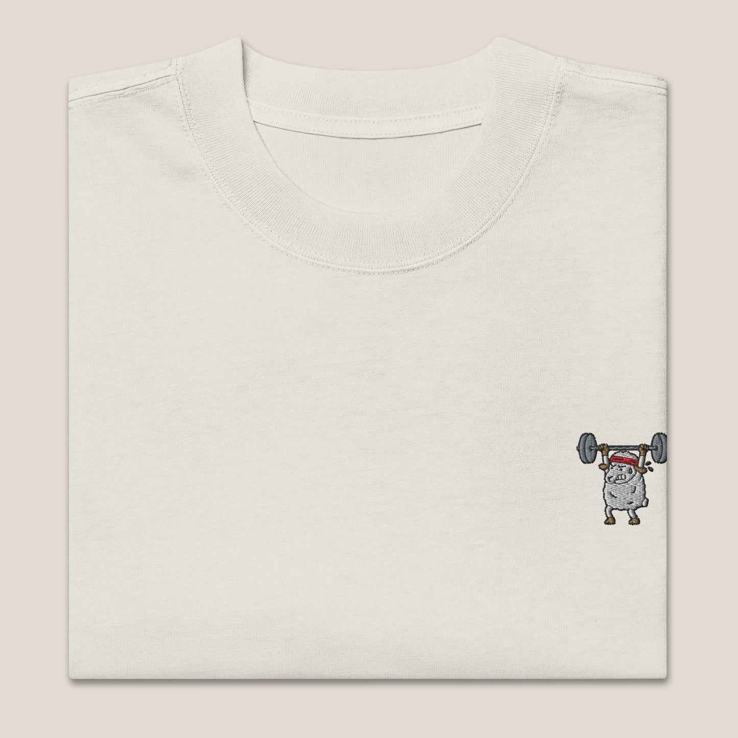 Oversized T-Shirt - Strong Sheep in Beige/Sand (verwaschen) - Paw & Pixel Stickdesign