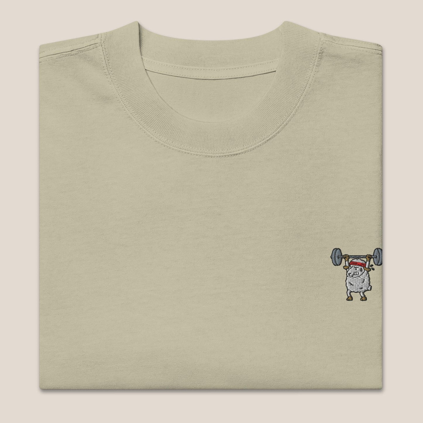 Oversized T-Shirt - Strong Sheep in Eukalyptusgrün (verwaschen) - Paw & Pixel Stickdesign