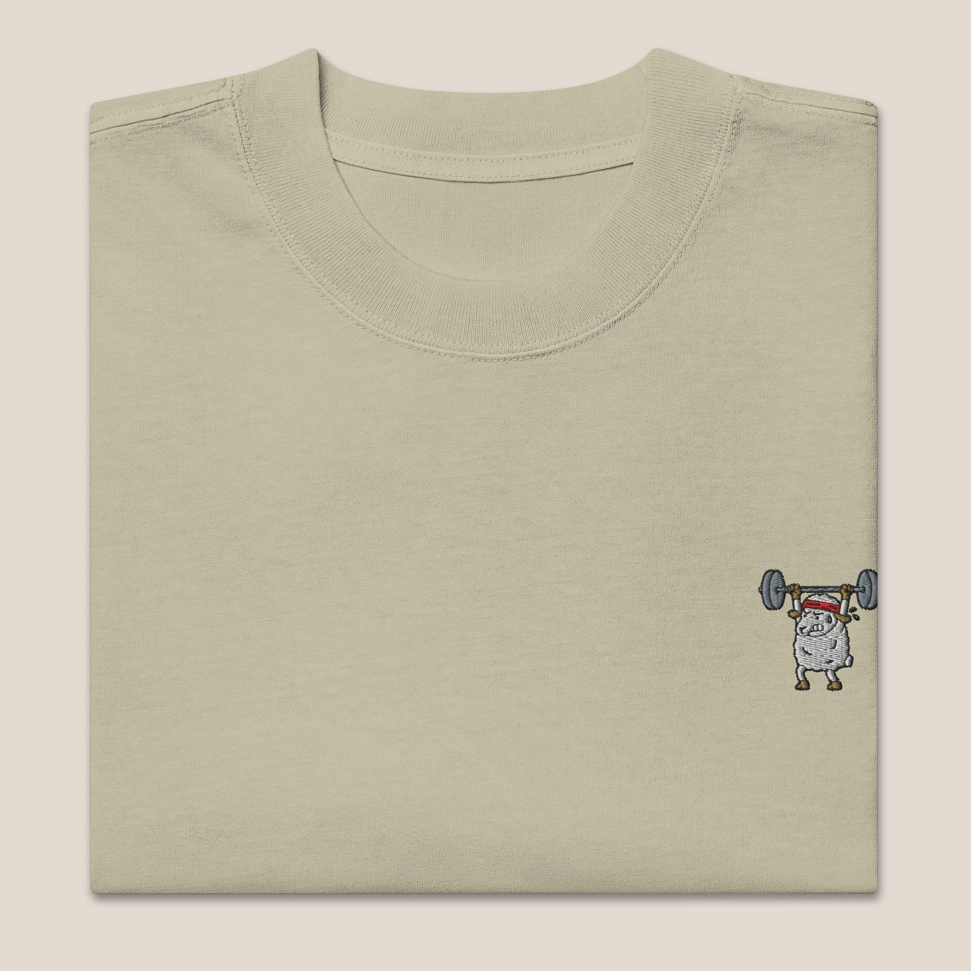 Oversized T-Shirt - Strong Sheep in Eukalyptusgrün (verwaschen) - Paw & Pixel Stickdesign