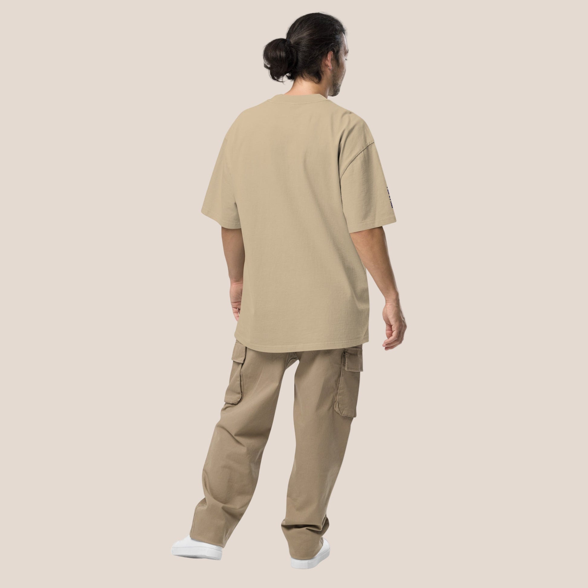 Oversized T-Shirt - Strong Sheep in Schwarz (verwaschen) - Paw & Pixel Stickdesign