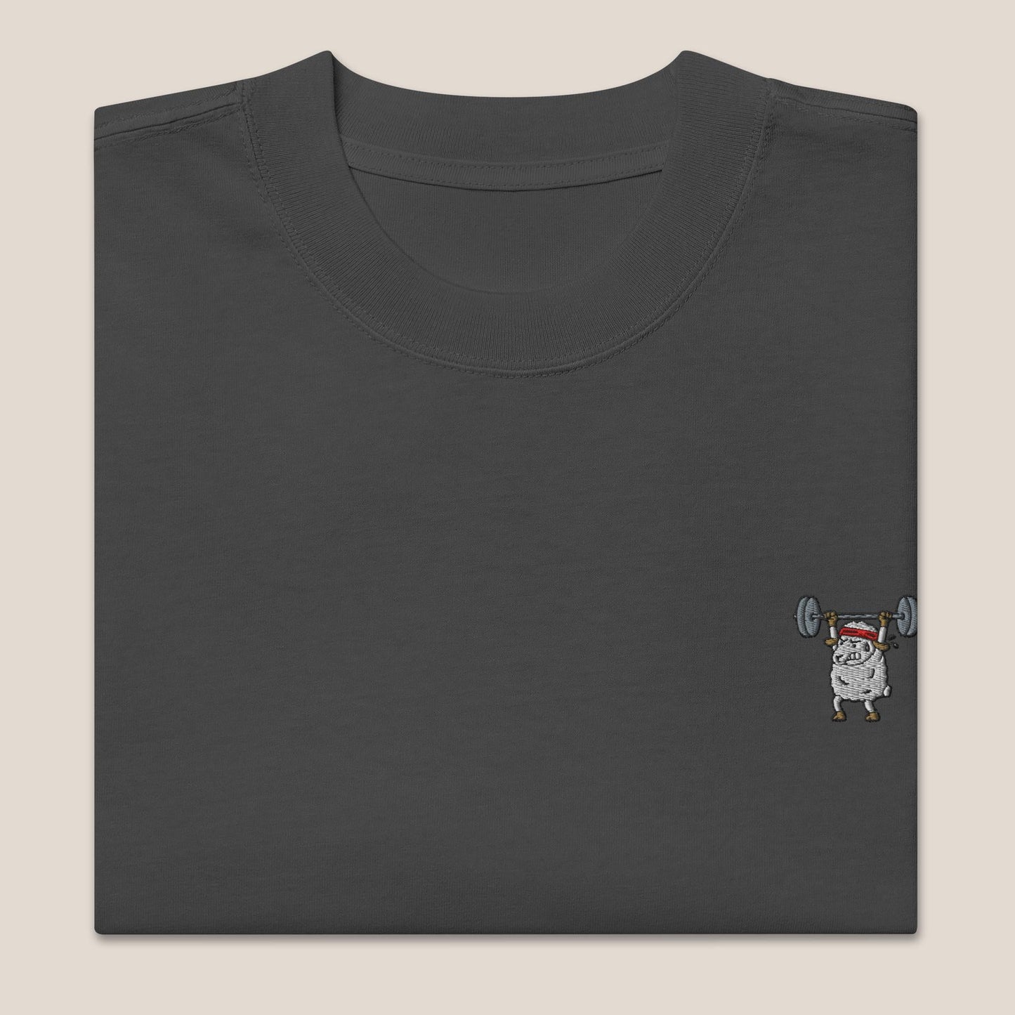 Oversized T-Shirt - Strong Sheep in Schwarz (verwaschen) - Paw & Pixel Stickdesign