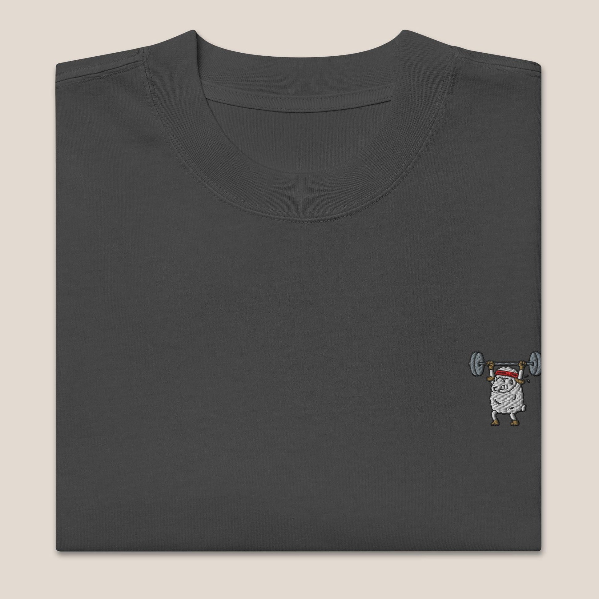 Oversized T-Shirt - Strong Sheep in Schwarz (verwaschen) - Paw & Pixel Stickdesign